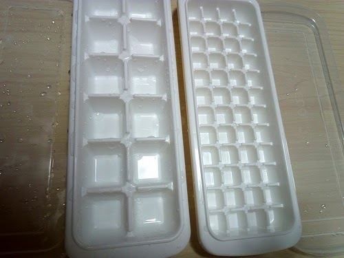 大きいタイプと小さいタイプの製氷皿
