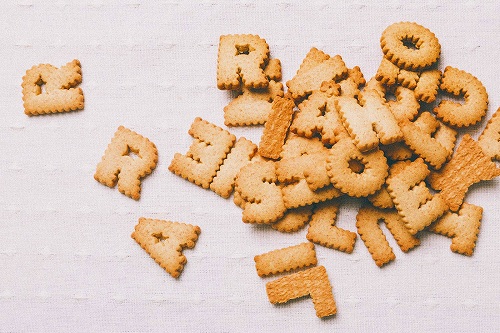 アルファベットの形をしたクッキー