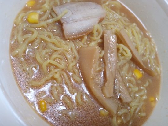 ファミマの冷凍味噌ラーメン完成