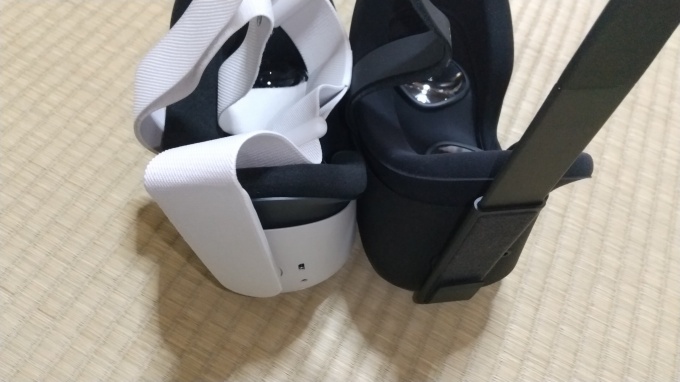 OculusQuestとOculusQuest2を並べて建てている写真