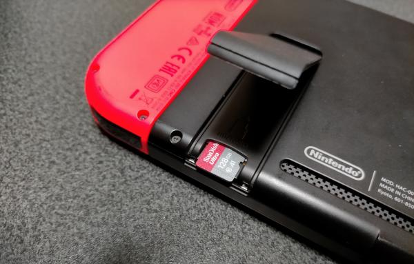 switchに差し込んでいるmicroSDカード